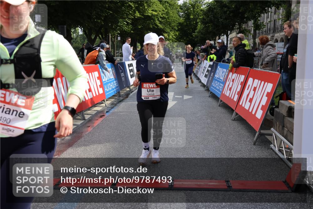 14.06.2026 - REWE Women's Run Strokosch-Dieckow http://msf.ph/oto/9787493 14.06.2026 10:16:33 Ziel 10289, 10658, 11222, 11227, 11460, 11490 meine-sportfotos.de