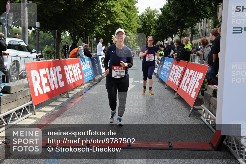14.06.2026 - REWE Women's Run Strokosch-Dieckow http://msf.ph/oto/9787502 14.06.2026 10:16:35 Ziel 10658, 11222, 11227, 11460, 11490 meine-sportfotos.de