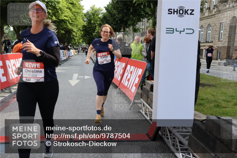 14.06.2026 - REWE Women's Run Strokosch-Dieckow http://msf.ph/oto/9787504 14.06.2026 10:16:35 Ziel 10658, 11222, 11227, 11460, 11490 meine-sportfotos.de