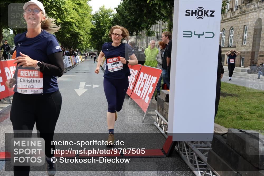 14.06.2026 - REWE Women's Run Strokosch-Dieckow http://msf.ph/oto/9787505 14.06.2026 10:16:36 Ziel 10658, 11222, 11227, 11460, 11490 meine-sportfotos.de