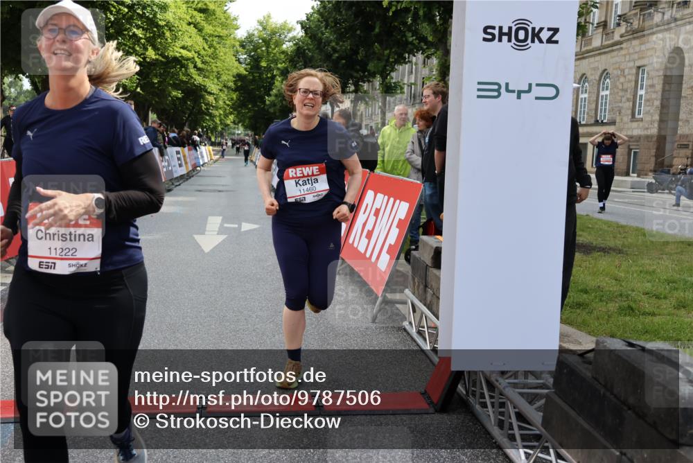 14.06.2026 - REWE Women's Run Strokosch-Dieckow http://msf.ph/oto/9787506 14.06.2026 10:16:36 Ziel 10658, 11222, 11227, 11460, 11490 meine-sportfotos.de