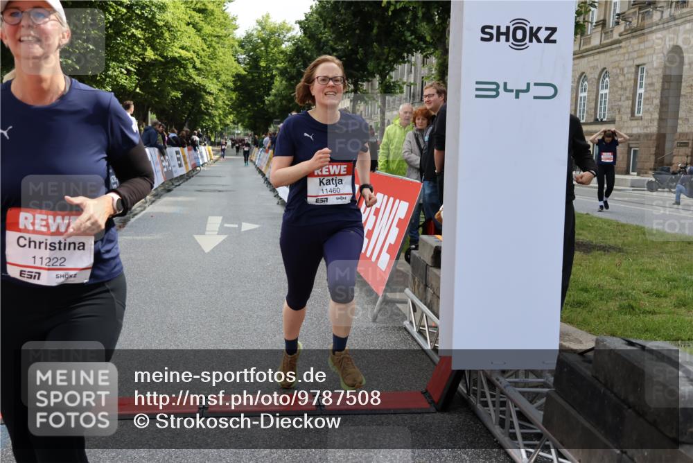 14.06.2026 - REWE Women's Run Strokosch-Dieckow http://msf.ph/oto/9787508 14.06.2026 10:16:36 Ziel 10658, 11222, 11227, 11460, 11490 meine-sportfotos.de