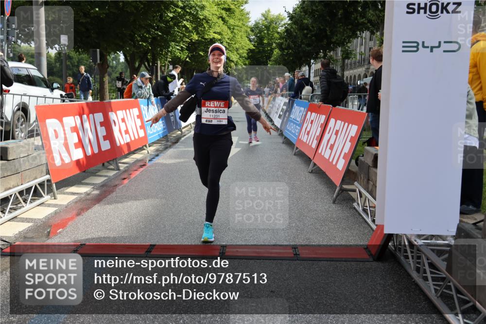 14.06.2026 - REWE Women's Run Strokosch-Dieckow http://msf.ph/oto/9787513 14.06.2026 10:16:55 Ziel 10187, 11231 meine-sportfotos.de