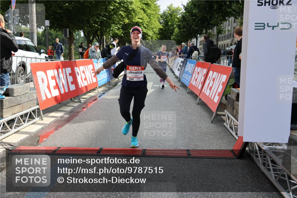 14.06.2026 - REWE Women's Run Strokosch-Dieckow http://msf.ph/oto/9787515 14.06.2026 10:16:55 Ziel 10187, 11231 meine-sportfotos.de