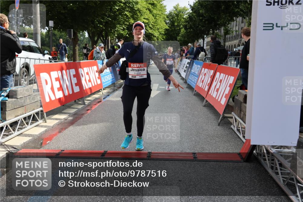 14.06.2026 - REWE Women's Run Strokosch-Dieckow http://msf.ph/oto/9787516 14.06.2026 10:16:55 Ziel 10187, 11231 meine-sportfotos.de