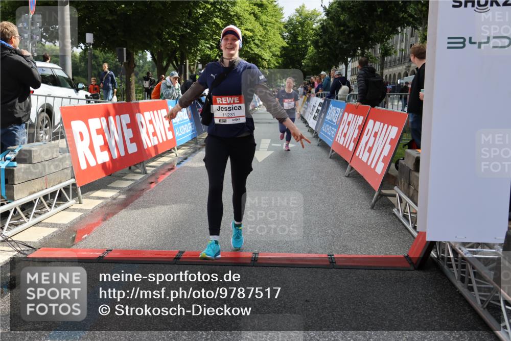 14.06.2026 - REWE Women's Run Strokosch-Dieckow http://msf.ph/oto/9787517 14.06.2026 10:16:55 Ziel 10187, 11231 meine-sportfotos.de