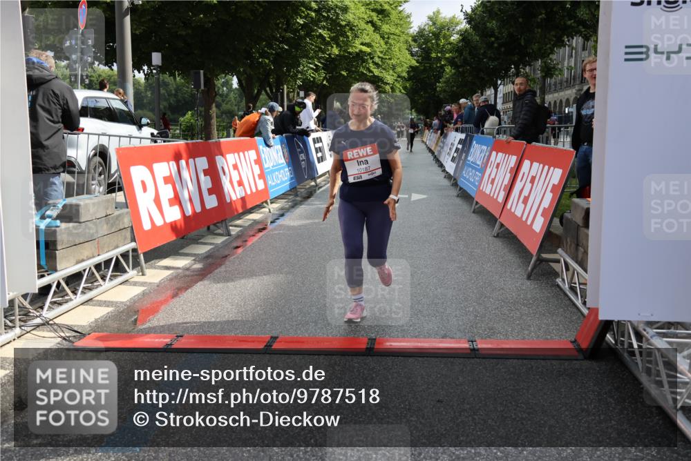 14.06.2026 - REWE Women's Run Strokosch-Dieckow http://msf.ph/oto/9787518 14.06.2026 10:16:57 Ziel 10187, 11231 meine-sportfotos.de