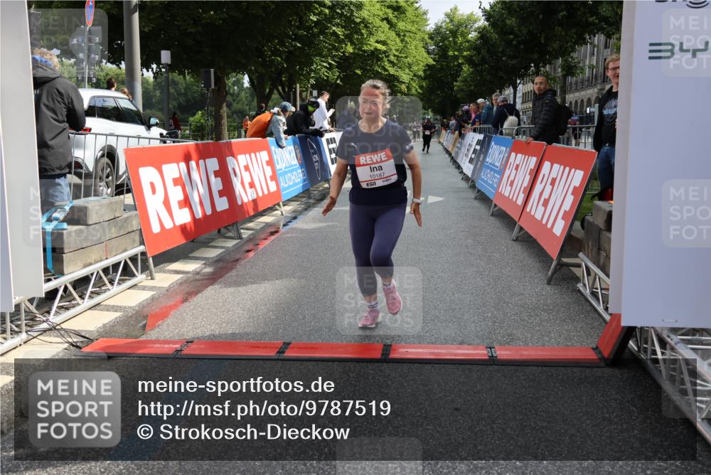 14.06.2026 - REWE Women's Run Strokosch-Dieckow http://msf.ph/oto/9787519 14.06.2026 10:16:57 Ziel 10187, 11231 meine-sportfotos.de