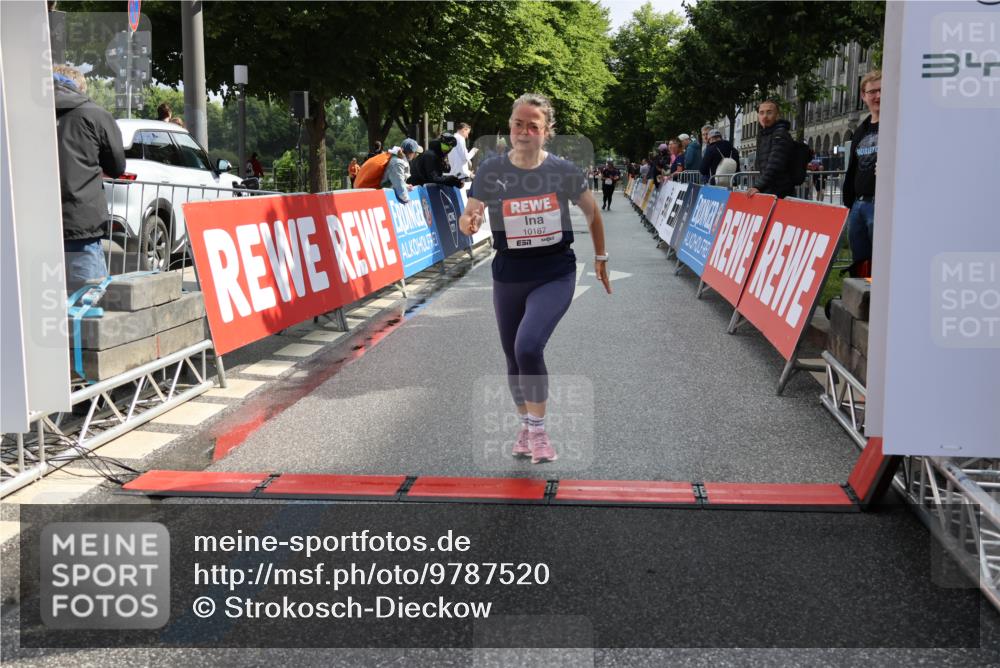 14.06.2026 - REWE Women's Run Strokosch-Dieckow http://msf.ph/oto/9787520 14.06.2026 10:16:57 Ziel 10187, 11231 meine-sportfotos.de
