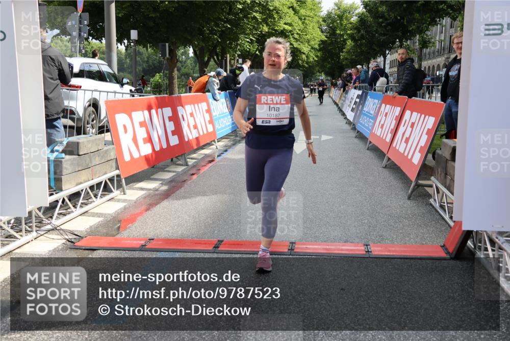 14.06.2026 - REWE Women's Run Strokosch-Dieckow http://msf.ph/oto/9787523 14.06.2026 10:16:58 Ziel 10187, 11231 meine-sportfotos.de