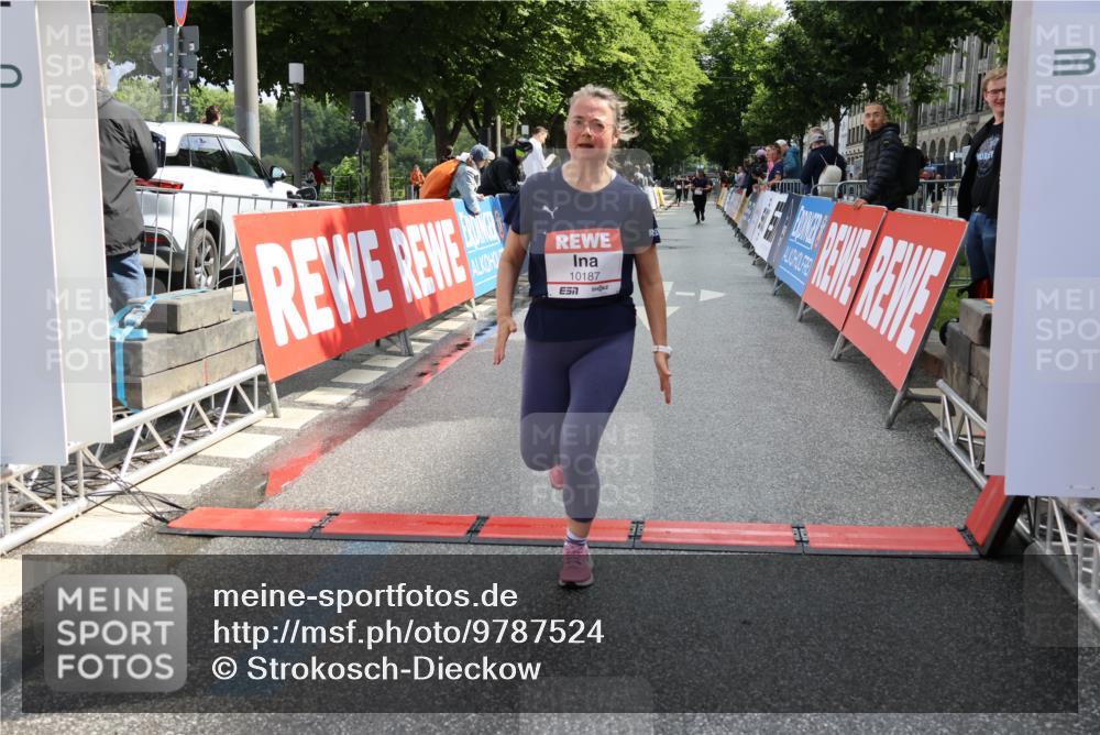 14.06.2026 - REWE Women's Run Strokosch-Dieckow http://msf.ph/oto/9787524 14.06.2026 10:16:58 Ziel 10187, 11231 meine-sportfotos.de