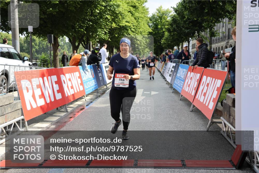14.06.2026 - REWE Women's Run Strokosch-Dieckow http://msf.ph/oto/9787525 14.06.2026 10:17:09 Ziel 11299 meine-sportfotos.de