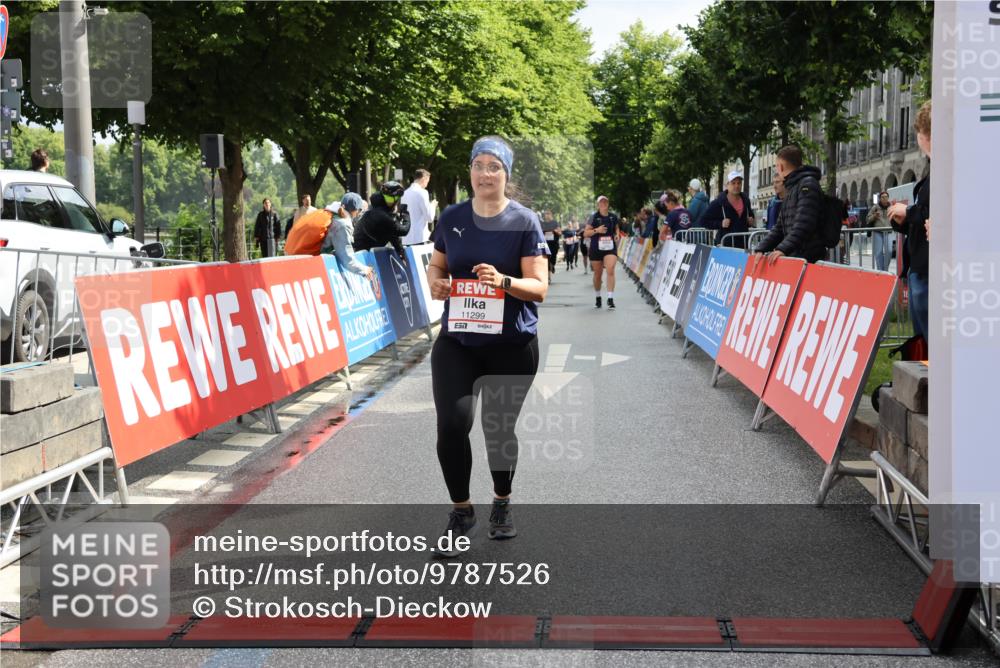 14.06.2026 - REWE Women's Run Strokosch-Dieckow http://msf.ph/oto/9787526 14.06.2026 10:17:09 Ziel 11299 meine-sportfotos.de