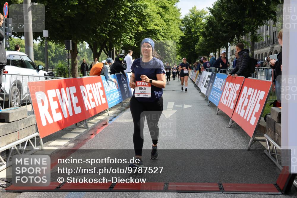 14.06.2026 - REWE Women's Run Strokosch-Dieckow http://msf.ph/oto/9787527 14.06.2026 10:17:09 Ziel 11299 meine-sportfotos.de