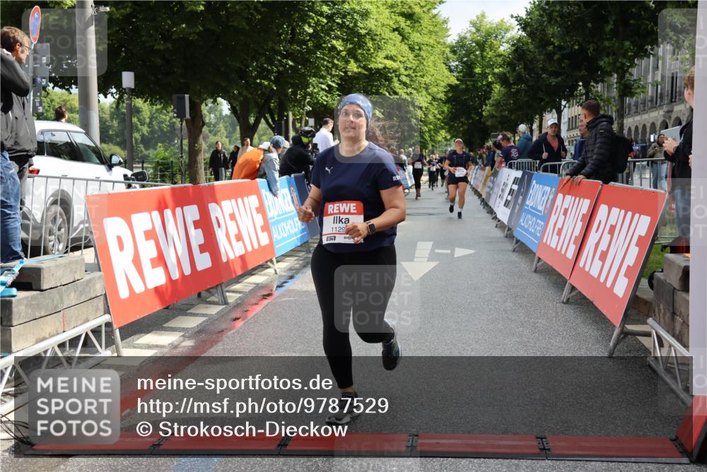 14.06.2026 - REWE Women's Run Strokosch-Dieckow http://msf.ph/oto/9787529 14.06.2026 10:17:10 Ziel 10829, 11299 meine-sportfotos.de