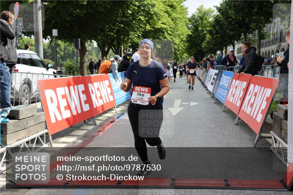 14.06.2026 - REWE Women's Run Strokosch-Dieckow http://msf.ph/oto/9787530 14.06.2026 10:17:10 Ziel 10829, 11299 meine-sportfotos.de