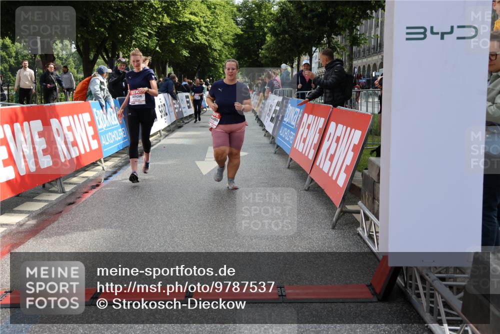 14.06.2026 - REWE Women's Run Strokosch-Dieckow http://msf.ph/oto/9787537 14.06.2026 10:17:16 Ziel 10035, 10216, 10829, 10957, 11299 meine-sportfotos.de