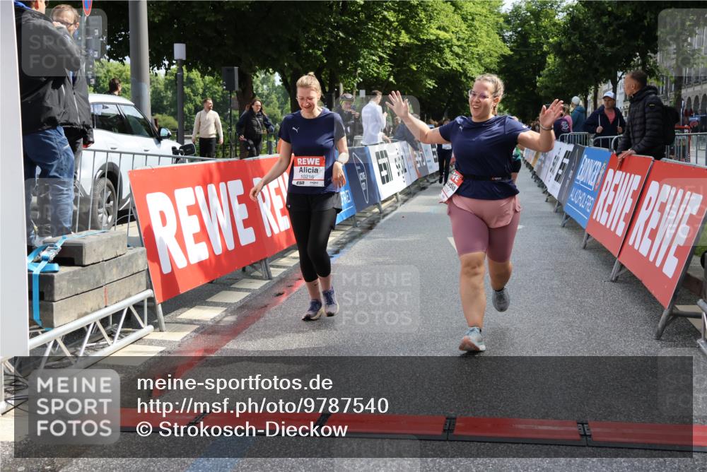 14.06.2026 - REWE Women's Run Strokosch-Dieckow http://msf.ph/oto/9787540 14.06.2026 10:17:17 Ziel 10035, 10216, 10829, 10957, 11000, 11299 meine-sportfotos.de