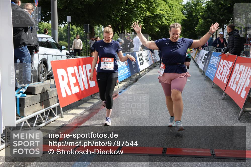 14.06.2026 - REWE Women's Run Strokosch-Dieckow http://msf.ph/oto/9787544 14.06.2026 10:17:18 Ziel 10035, 10216, 10829, 10957, 11000 meine-sportfotos.de