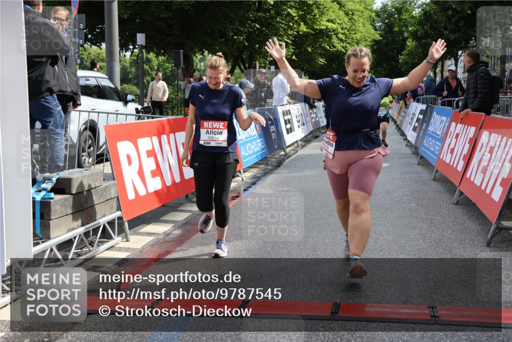 14.06.2026 - REWE Women's Run Strokosch-Dieckow http://msf.ph/oto/9787545 14.06.2026 10:17:18 Ziel 10035, 10216, 10829, 10957, 11000 meine-sportfotos.de