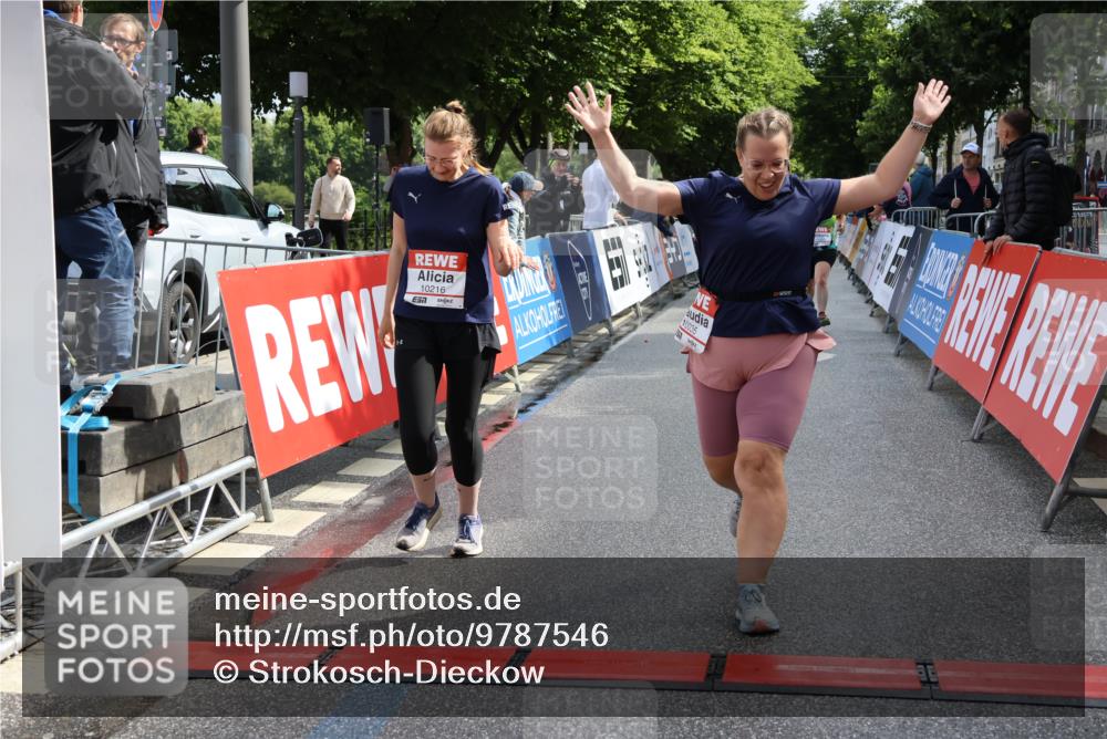 14.06.2026 - REWE Women's Run Strokosch-Dieckow http://msf.ph/oto/9787546 14.06.2026 10:17:18 Ziel 10035, 10216, 10829, 10957, 11000 meine-sportfotos.de