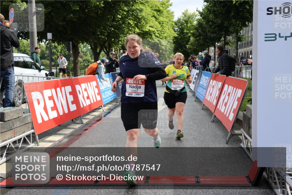 14.06.2026 - REWE Women's Run Strokosch-Dieckow http://msf.ph/oto/9787547 14.06.2026 10:17:20 Ziel 10035, 10216, 10829, 10957, 11000, 11226 meine-sportfotos.de