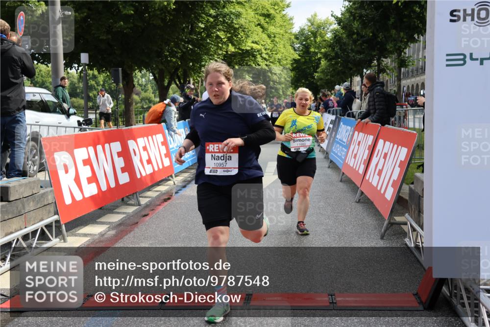 14.06.2026 - REWE Women's Run Strokosch-Dieckow http://msf.ph/oto/9787548 14.06.2026 10:17:20 Ziel 10035, 10216, 10829, 10957, 11000, 11226 meine-sportfotos.de