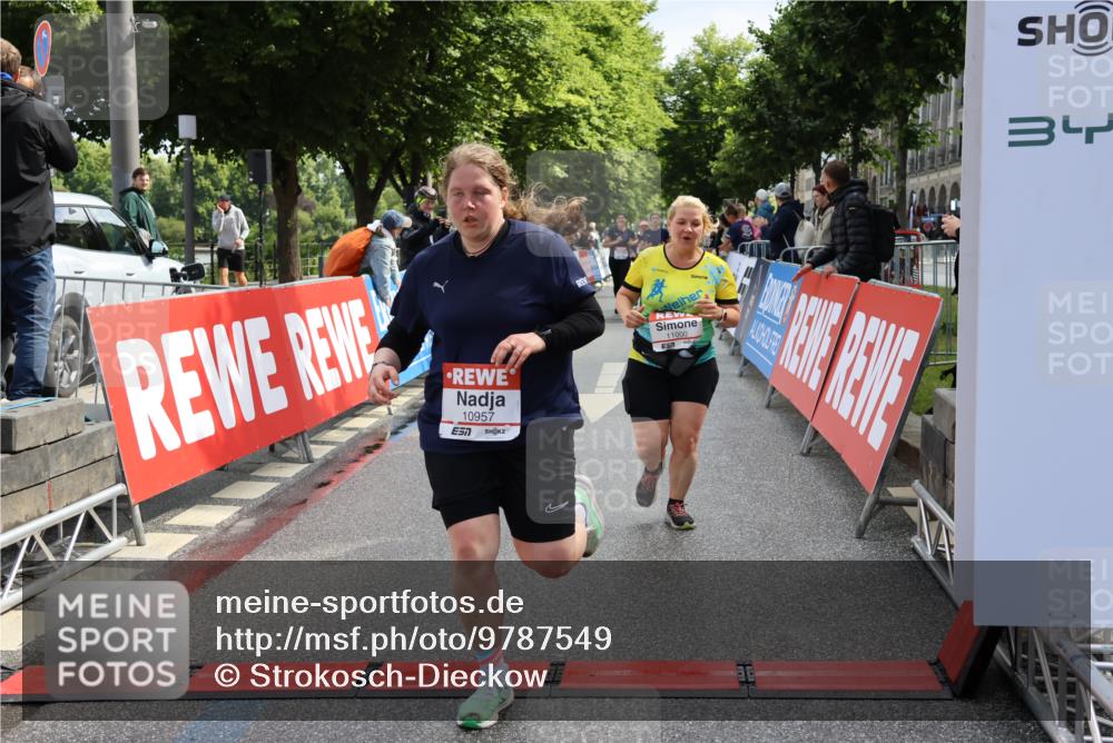 14.06.2026 - REWE Women's Run Strokosch-Dieckow http://msf.ph/oto/9787549 14.06.2026 10:17:20 Ziel 10035, 10216, 10829, 10957, 11000, 11226 meine-sportfotos.de
