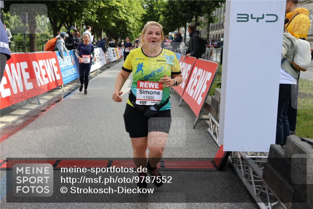 14.06.2026 - REWE Women's Run Strokosch-Dieckow http://msf.ph/oto/9787552 14.06.2026 10:17:21 Ziel 10035, 10216, 10829, 10957, 11000, 11226 meine-sportfotos.de