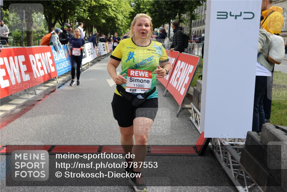 14.06.2026 - REWE Women's Run Strokosch-Dieckow http://msf.ph/oto/9787553 14.06.2026 10:17:21 Ziel 10035, 10216, 10829, 10957, 11000, 11226 meine-sportfotos.de