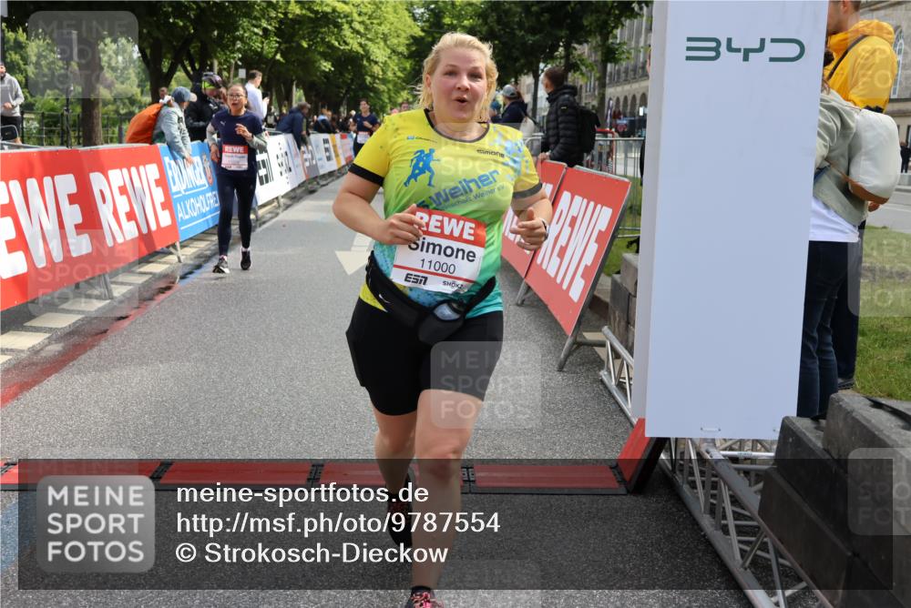14.06.2026 - REWE Women's Run Strokosch-Dieckow http://msf.ph/oto/9787554 14.06.2026 10:17:21 Ziel 10035, 10216, 10829, 10957, 11000, 11226 meine-sportfotos.de