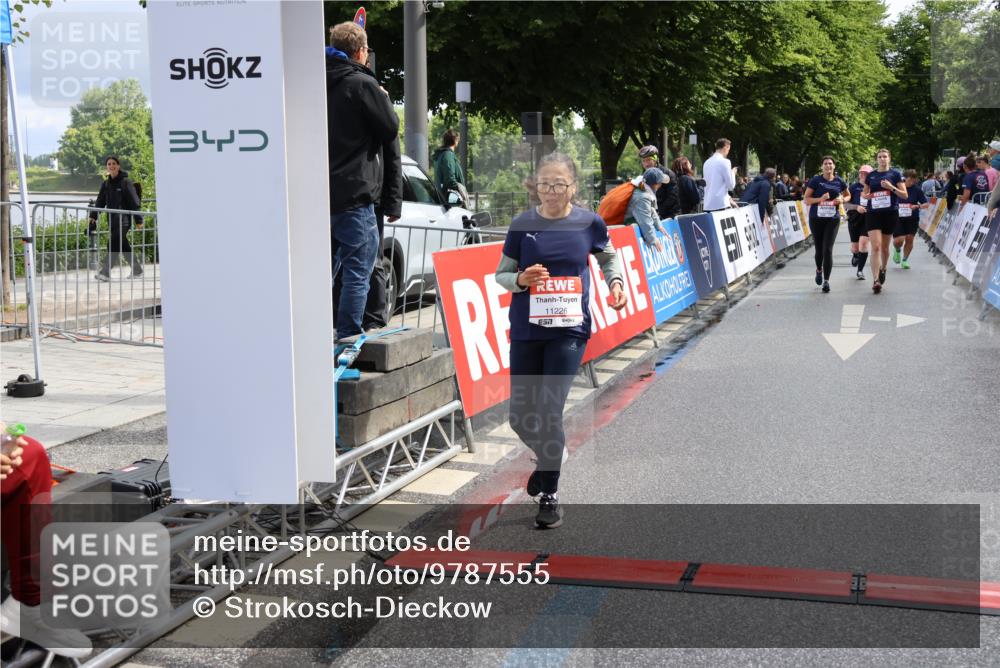 14.06.2026 - REWE Women's Run Strokosch-Dieckow http://msf.ph/oto/9787555 14.06.2026 10:17:23 Ziel 10035, 10216, 10957, 11000, 11226 meine-sportfotos.de