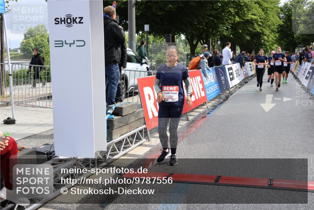 14.06.2026 - REWE Women's Run Strokosch-Dieckow http://msf.ph/oto/9787556 14.06.2026 10:17:23 Ziel 10035, 10216, 10957, 11000, 11226 meine-sportfotos.de