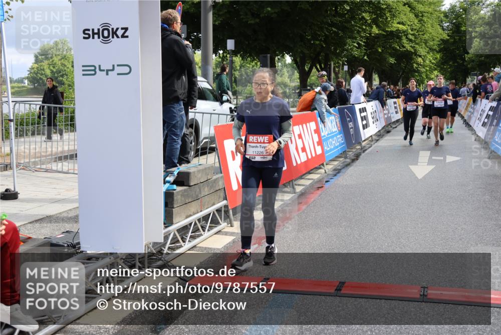 14.06.2026 - REWE Women's Run Strokosch-Dieckow http://msf.ph/oto/9787557 14.06.2026 10:17:23 Ziel 10035, 10216, 10957, 11000, 11226 meine-sportfotos.de