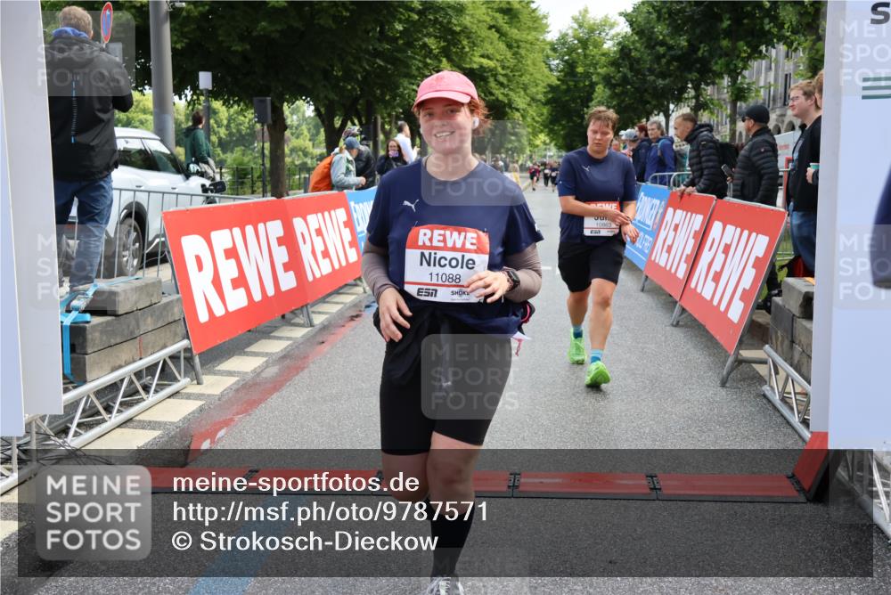 14.06.2026 - REWE Women's Run Strokosch-Dieckow http://msf.ph/oto/9787571 14.06.2026 10:17:30 Ziel 10863, 10990, 11088, 11226, 11400 meine-sportfotos.de