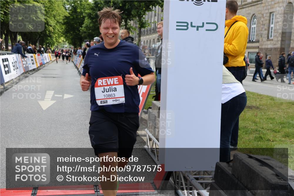 14.06.2026 - REWE Women's Run Strokosch-Dieckow http://msf.ph/oto/9787575 14.06.2026 10:17:31 Ziel 10863, 10990, 11088, 11226, 11400 meine-sportfotos.de