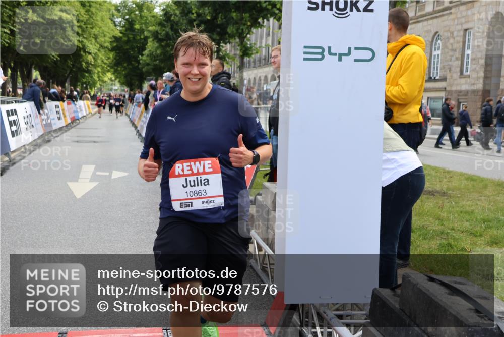 14.06.2026 - REWE Women's Run Strokosch-Dieckow http://msf.ph/oto/9787576 14.06.2026 10:17:31 Ziel 10863, 10990, 11088, 11226, 11400 meine-sportfotos.de