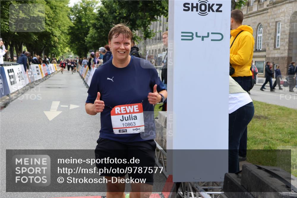14.06.2026 - REWE Women's Run Strokosch-Dieckow http://msf.ph/oto/9787577 14.06.2026 10:17:31 Ziel 10863, 10990, 11088, 11226, 11400 meine-sportfotos.de