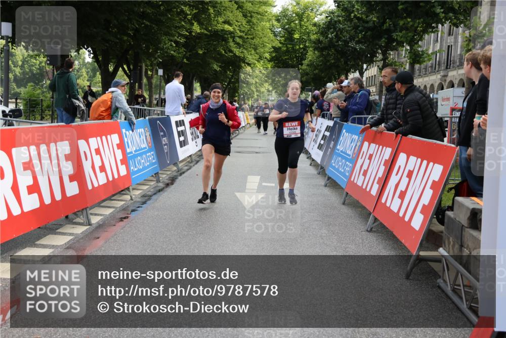 14.06.2026 - REWE Women's Run Strokosch-Dieckow http://msf.ph/oto/9787578 14.06.2026 10:17:41 Ziel 10270 meine-sportfotos.de