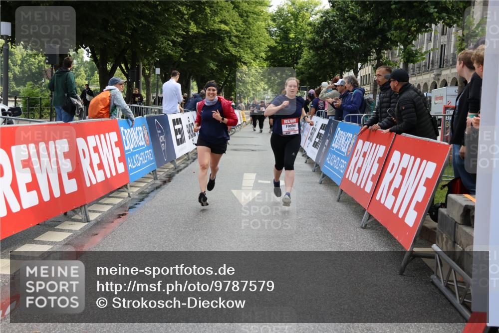 14.06.2026 - REWE Women's Run Strokosch-Dieckow http://msf.ph/oto/9787579 14.06.2026 10:17:41 Ziel 10270 meine-sportfotos.de