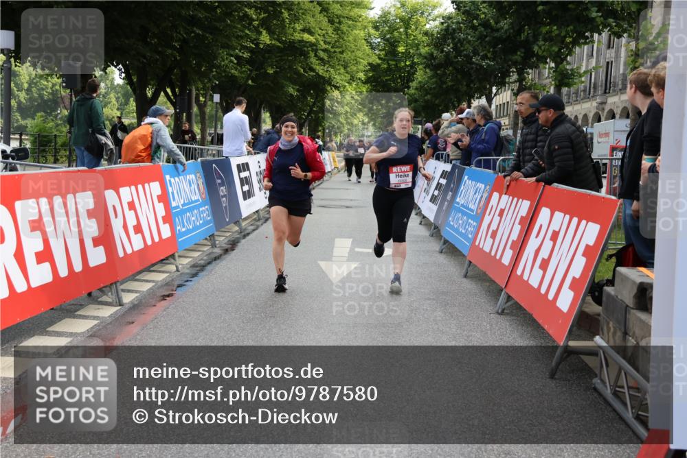 14.06.2026 - REWE Women's Run Strokosch-Dieckow http://msf.ph/oto/9787580 14.06.2026 10:17:41 Ziel 10270 meine-sportfotos.de