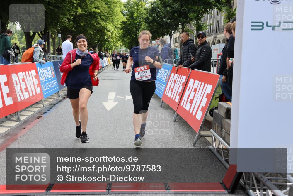 14.06.2026 - REWE Women's Run Strokosch-Dieckow http://msf.ph/oto/9787583 14.06.2026 10:17:42 Ziel 10270 meine-sportfotos.de