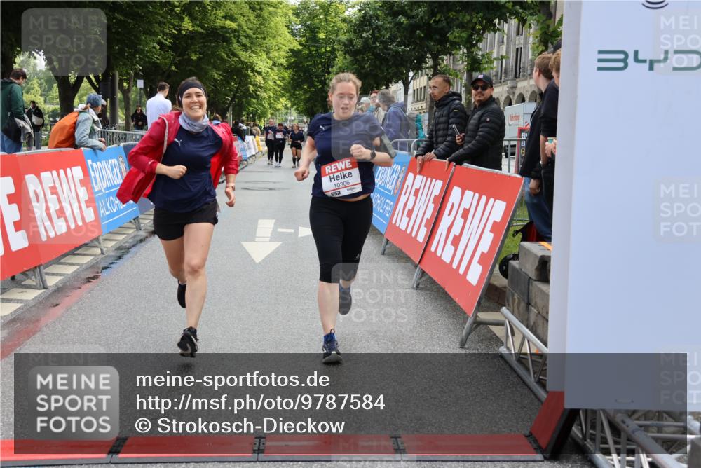14.06.2026 - REWE Women's Run Strokosch-Dieckow http://msf.ph/oto/9787584 14.06.2026 10:17:42 Ziel 10270 meine-sportfotos.de