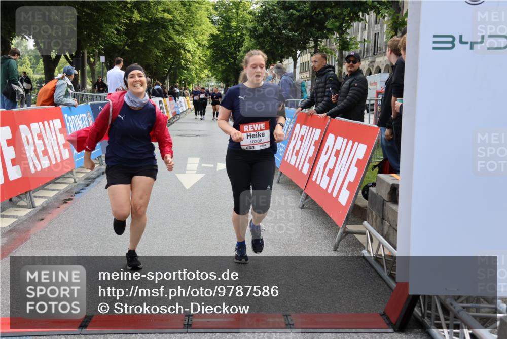 14.06.2026 - REWE Women's Run Strokosch-Dieckow http://msf.ph/oto/9787586 14.06.2026 10:17:42 Ziel 10270 meine-sportfotos.de