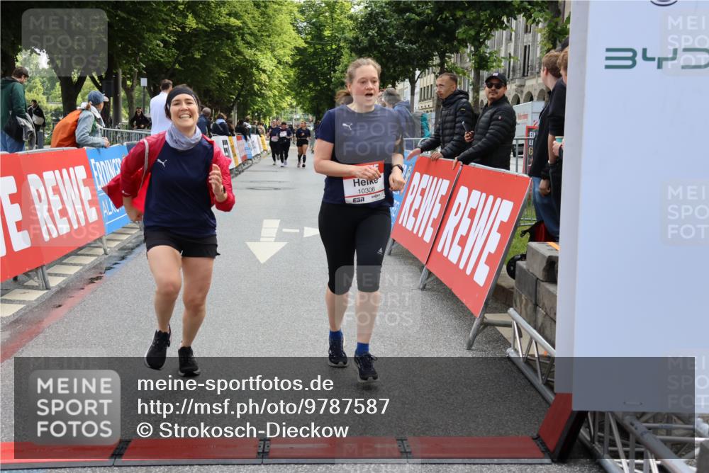 14.06.2026 - REWE Women's Run Strokosch-Dieckow http://msf.ph/oto/9787587 14.06.2026 10:17:42 Ziel 10270 meine-sportfotos.de