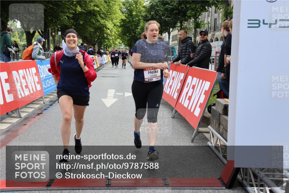 14.06.2026 - REWE Women's Run Strokosch-Dieckow http://msf.ph/oto/9787588 14.06.2026 10:17:43 Ziel 10270 meine-sportfotos.de