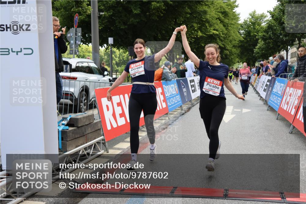 14.06.2026 - REWE Women's Run Strokosch-Dieckow http://msf.ph/oto/9787602 14.06.2026 10:18:00 Ziel 10316, 10456, 10615, 10797, 10807, 10877, 10941 meine-sportfotos.de