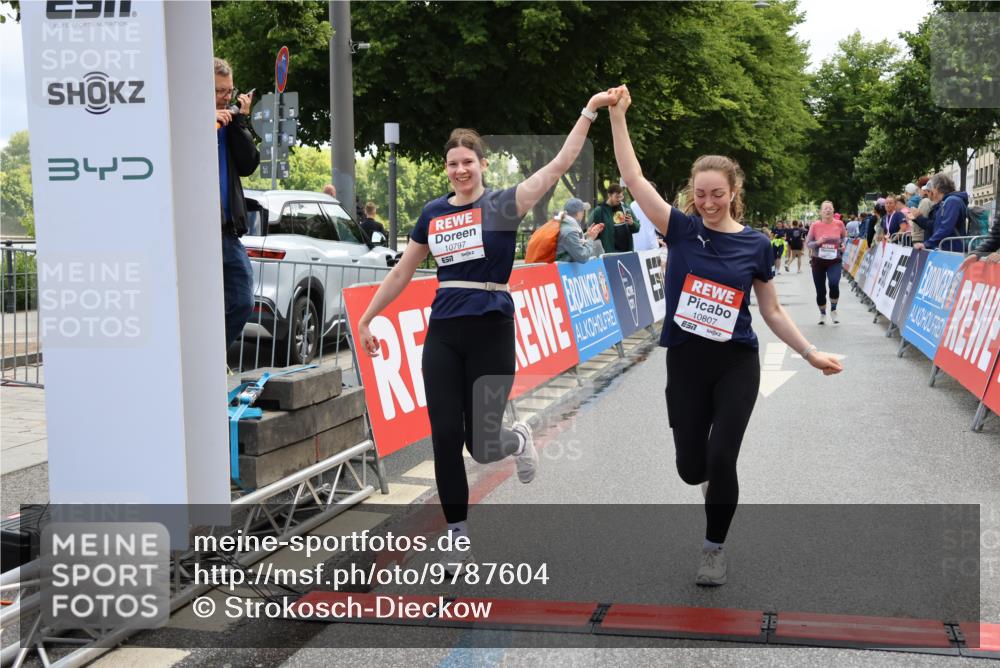 14.06.2026 - REWE Women's Run Strokosch-Dieckow http://msf.ph/oto/9787604 14.06.2026 10:18:00 Ziel 10316, 10456, 10615, 10797, 10807, 10877, 10941 meine-sportfotos.de