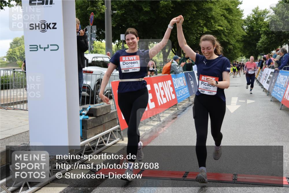 14.06.2026 - REWE Women's Run Strokosch-Dieckow http://msf.ph/oto/9787608 14.06.2026 10:18:00 Ziel 10316, 10456, 10615, 10797, 10807, 10877, 10941 meine-sportfotos.de