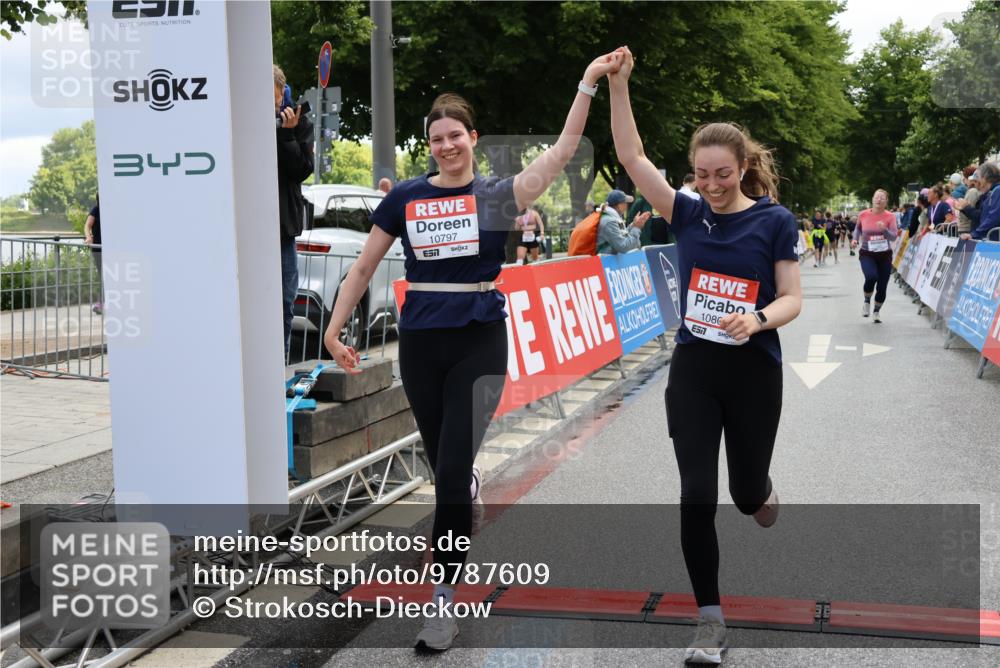 14.06.2026 - REWE Women's Run Strokosch-Dieckow http://msf.ph/oto/9787609 14.06.2026 10:18:00 Ziel 10316, 10456, 10615, 10797, 10807, 10877, 10941 meine-sportfotos.de